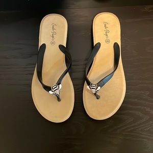 Flip flops with bees